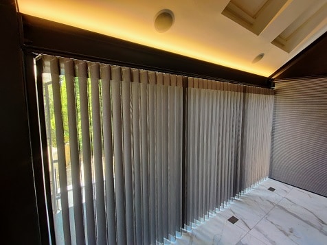 Allusion blinds, Hampshire, hedged